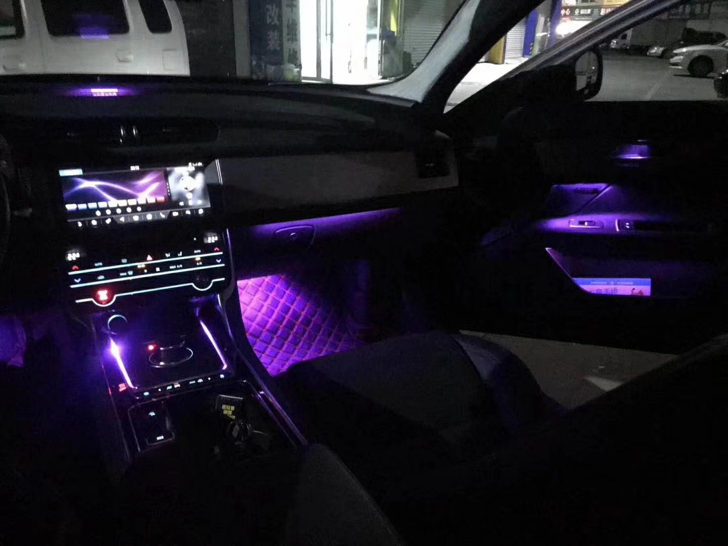 捷豹XF氛圍燈改裝 冷藏車風(fēng)格的獨(dú)特魅力